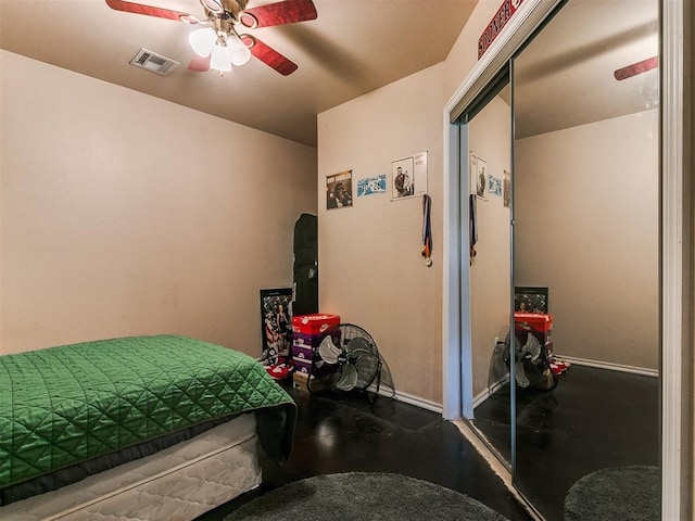 bedroom featuring ceiling fan and a closet