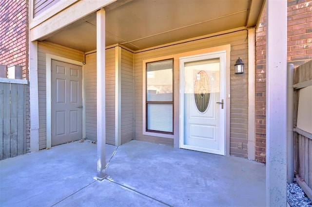 entrance to property featuring a patio