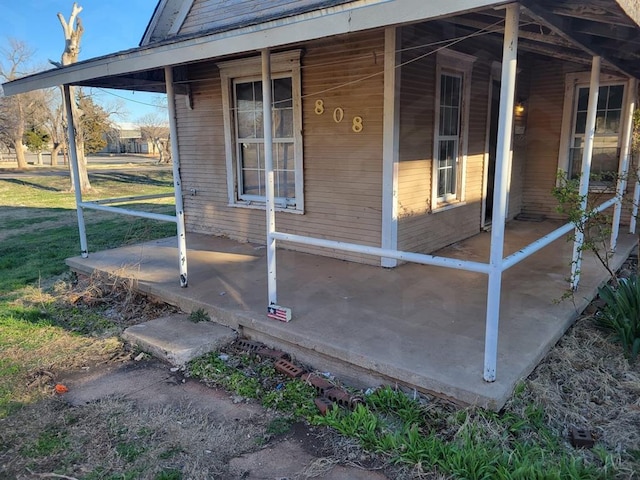 property entrance featuring covered porch