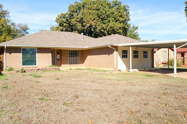 single story home featuring a carport and a front lawn