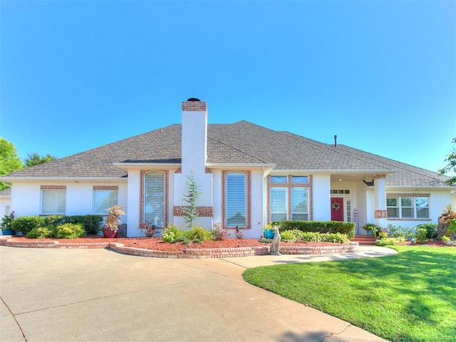 view of front of home with a front yard