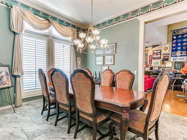 dining space with ornamental molding, plenty of natural light, light wood-type flooring, and a notable chandelier