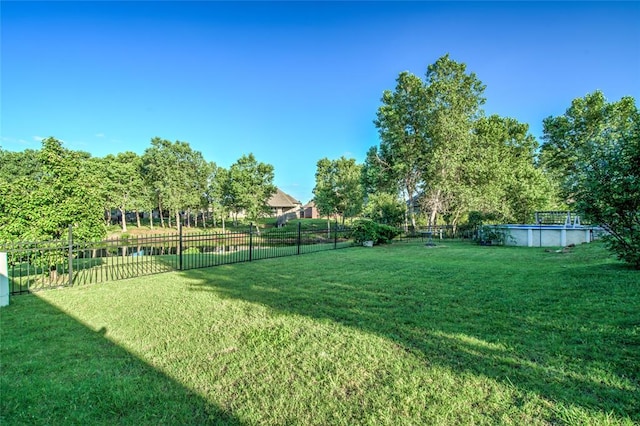 view of yard featuring a fenced in pool