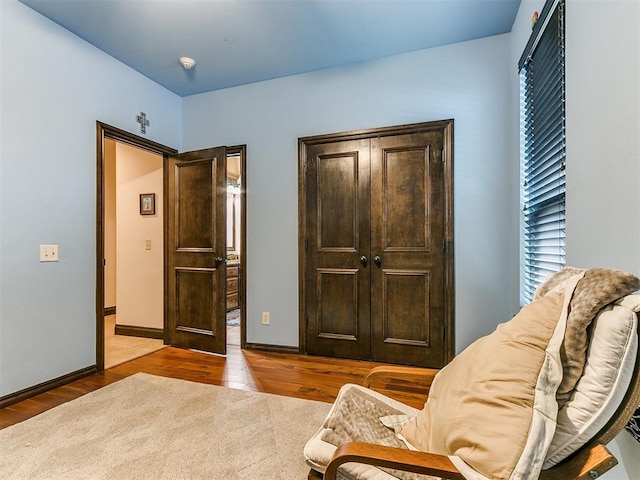 living area with light hardwood / wood-style flooring