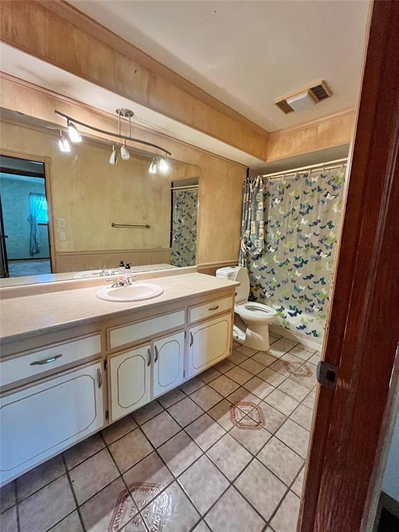 15268 Pheasant Run, Choctaw, OK 73020 - bathroom featuring a shower with shower curtain, vanity, toilet, and tile patterned flooring