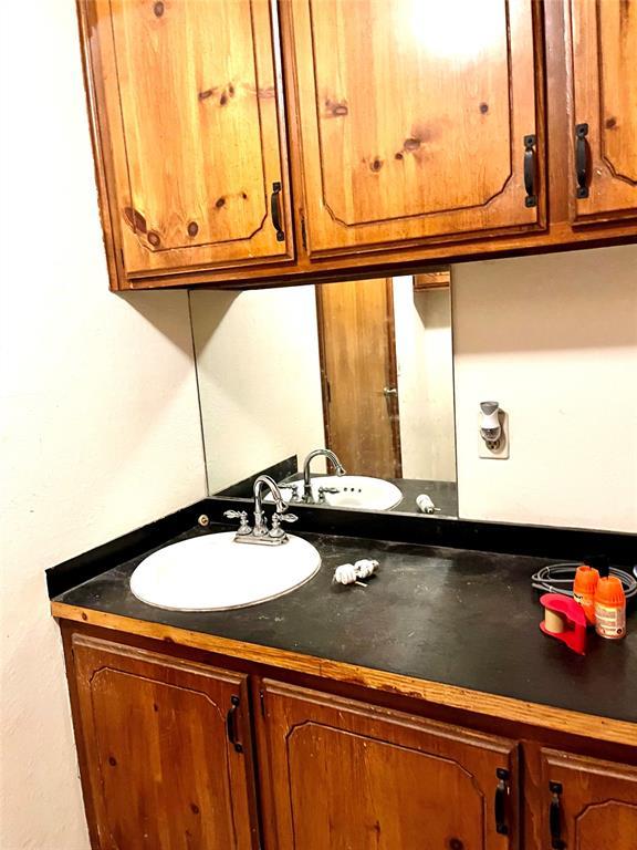 15268 Pheasant Run, Choctaw, OK 73020 - bathroom featuring vanity