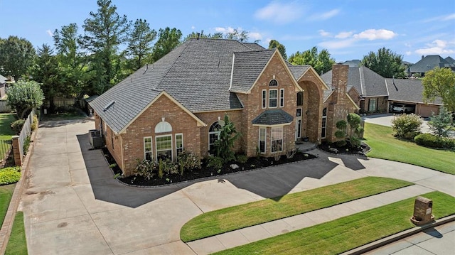 view of front of home featuring a front lawn and central AC unit