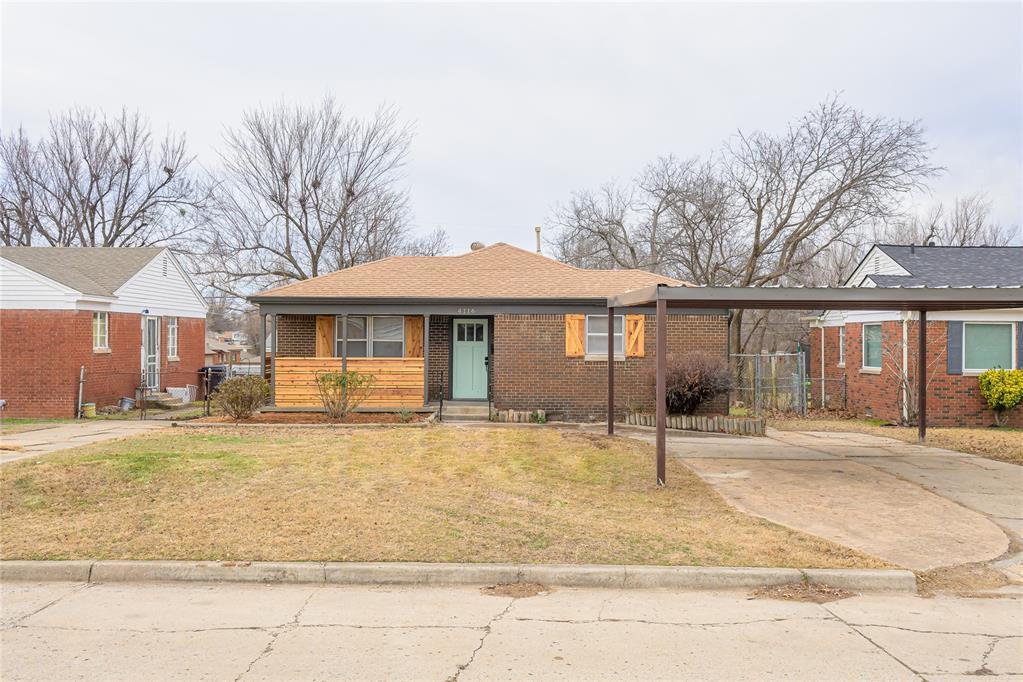 view of front of house with a front yard