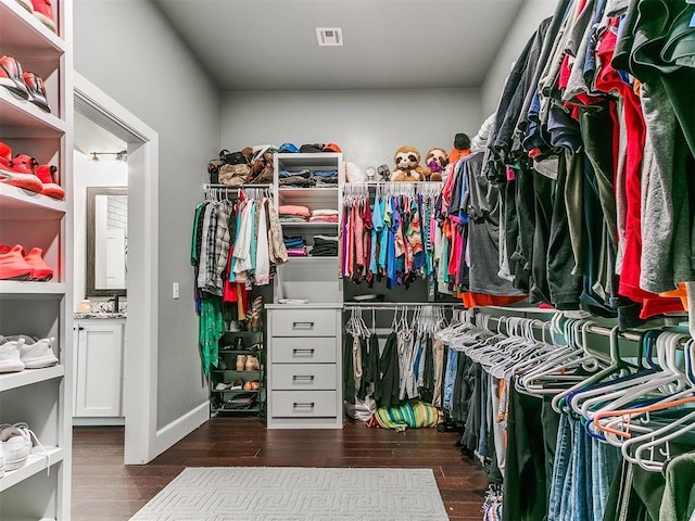 walk in closet with dark wood-style floors and visible vents