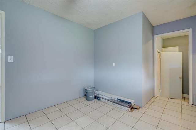 unfurnished room with light tile patterned floors