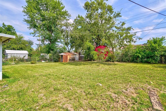 view of yard with a storage unit