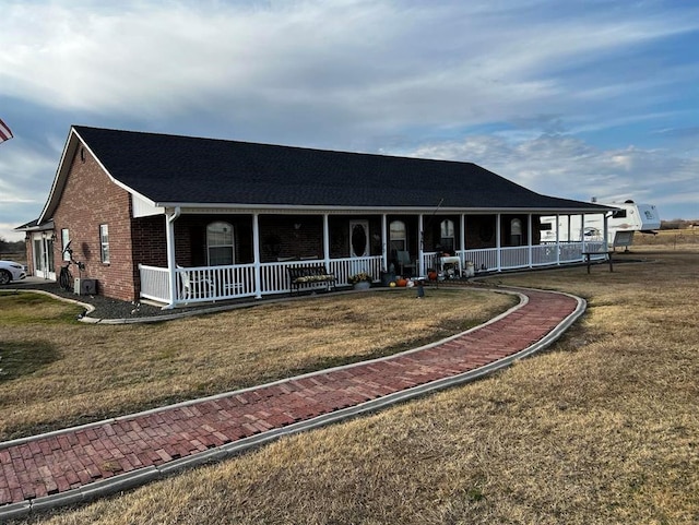 view of front of home featuring covered porch and a front lawn