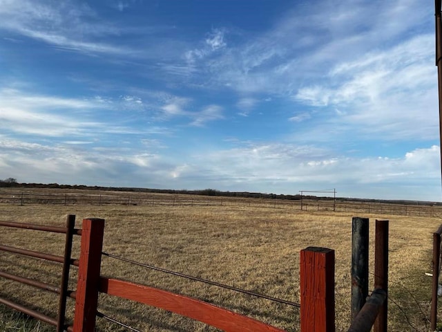 view of yard featuring a rural view