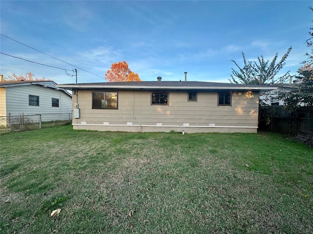 back of house featuring a yard