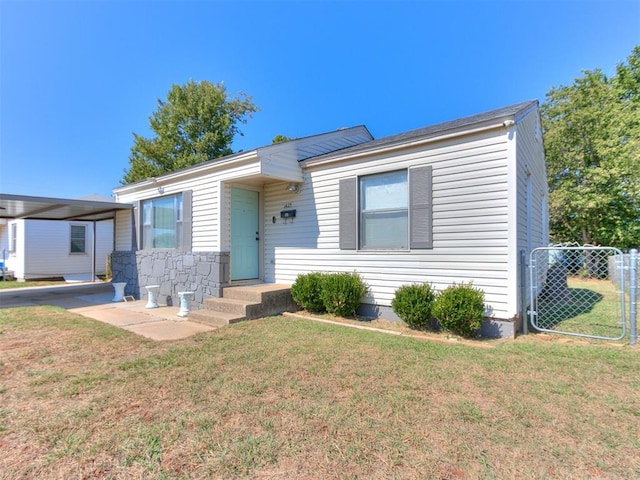 view of front of house with a front yard