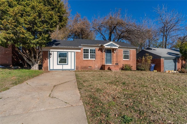 ranch-style house featuring a front lawn