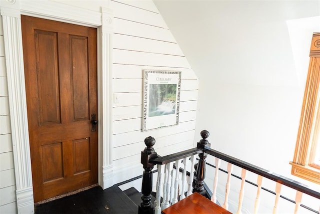 property entrance featuring a porch