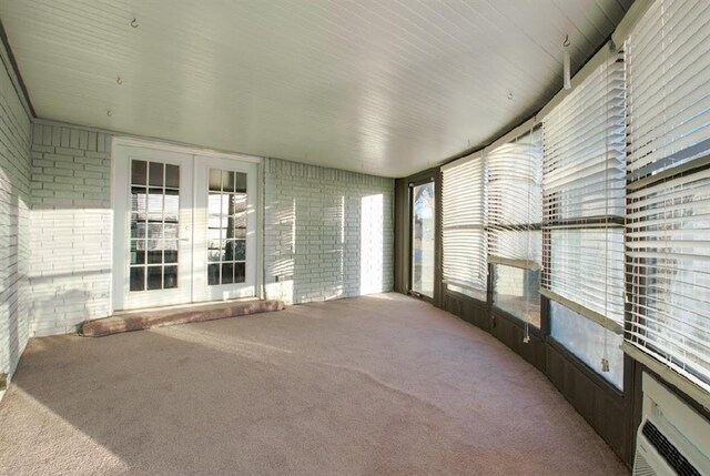 unfurnished sunroom with a healthy amount of sunlight