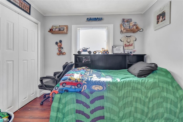 bedroom featuring hardwood / wood-style flooring, a closet, and ornamental molding