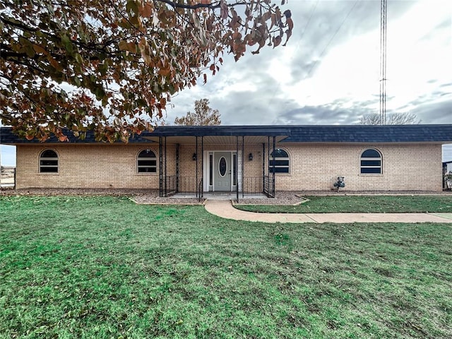 ranch-style home with a front yard