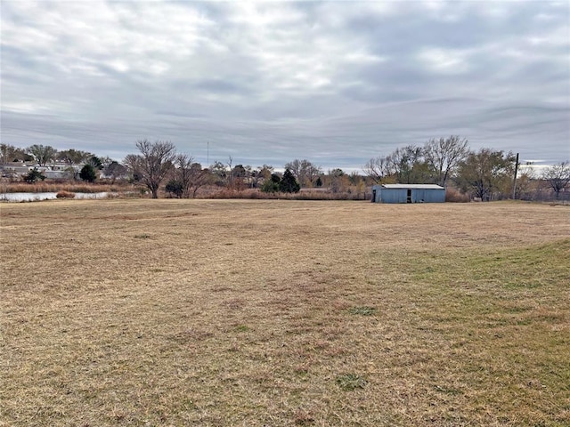 view of yard with a rural view