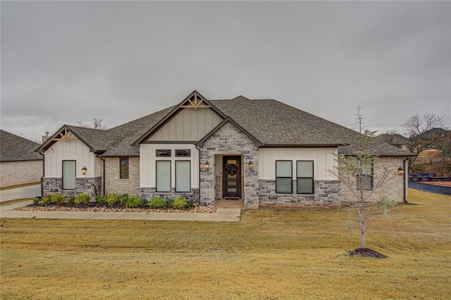 view of front of house with a front yard