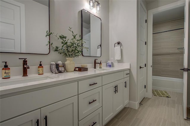 bathroom with vanity and tiled shower / bath