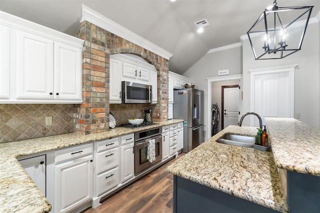 kitchen featuring stainless steel appliances, a kitchen island with sink, sink, white cabinets, and dark hardwood / wood-style floors