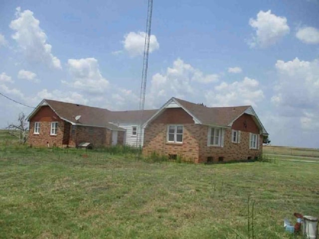 view of front of house with a front yard