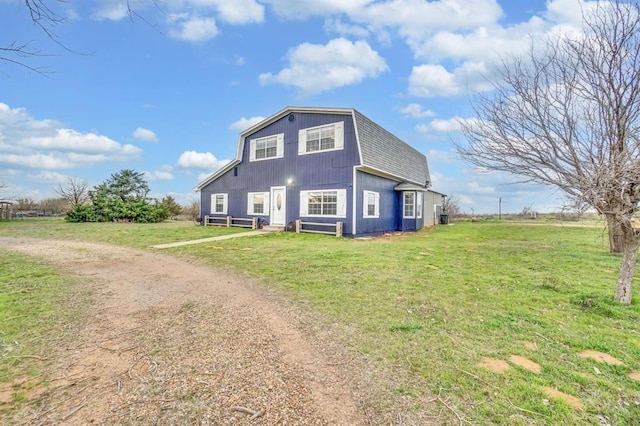 view of front of house with a front lawn