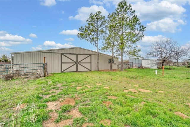 view of yard with an outdoor structure