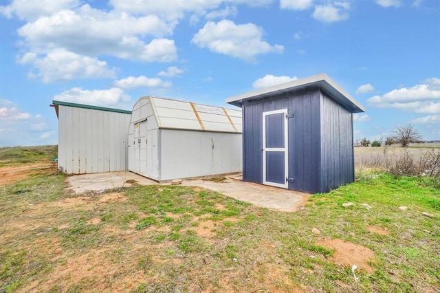 view of outdoor structure featuring a yard