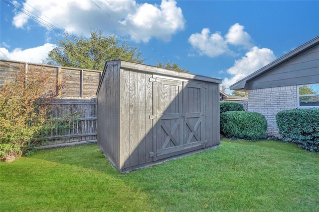 view of outdoor structure featuring a yard