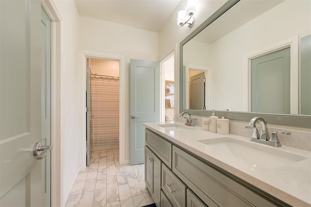 bathroom featuring a shower with shower curtain and vanity