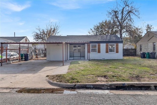 view of front of house featuring a carport and a front lawn