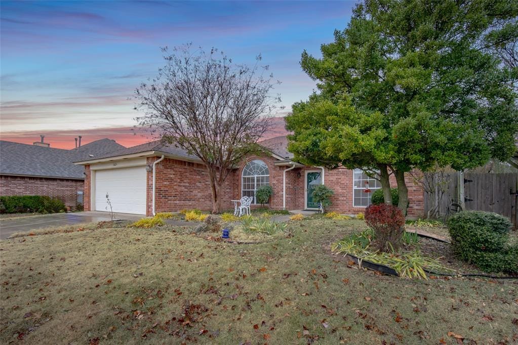 view of front of house featuring a lawn and a garage