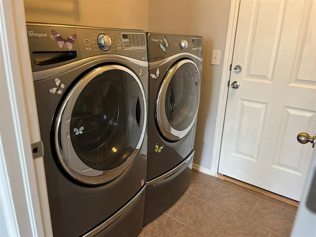 laundry area featuring washer and clothes dryer and tile patterned flooring