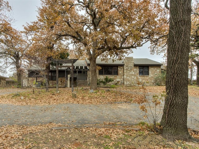 view of front of property