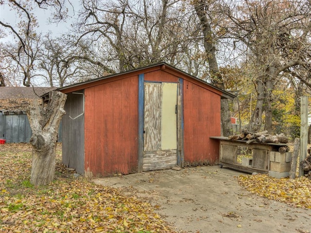 view of outbuilding