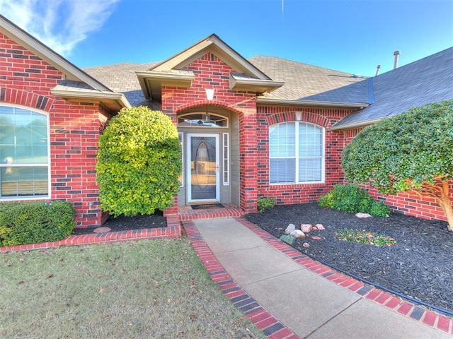 property entrance featuring a yard