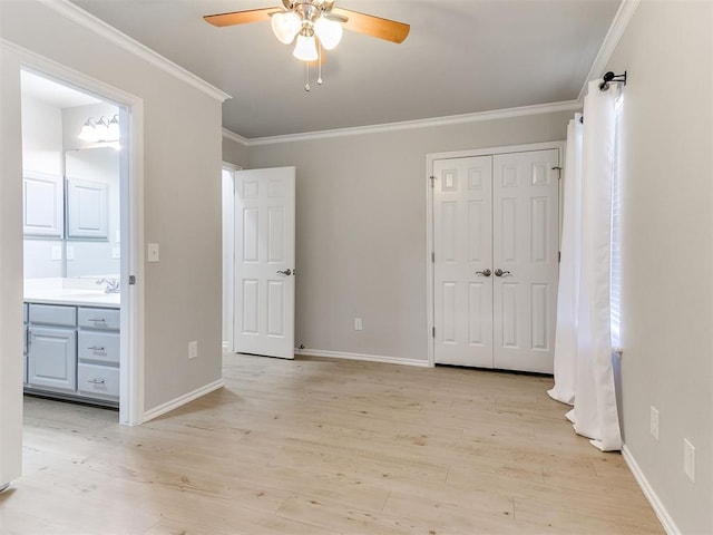 unfurnished bedroom featuring sink, ensuite bath, ceiling fan, ornamental molding, and light hardwood / wood-style floors