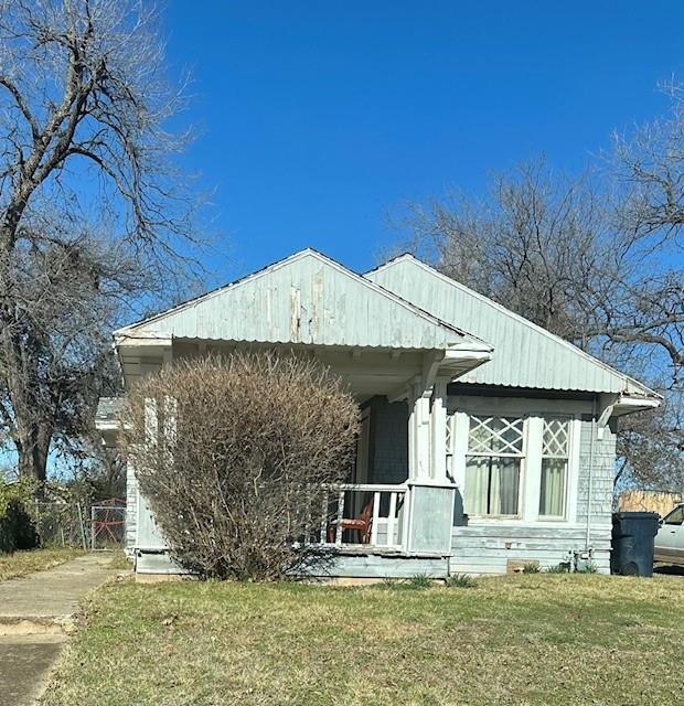 back of house with a lawn