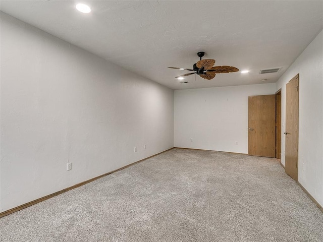 unfurnished room with carpet flooring and ceiling fan