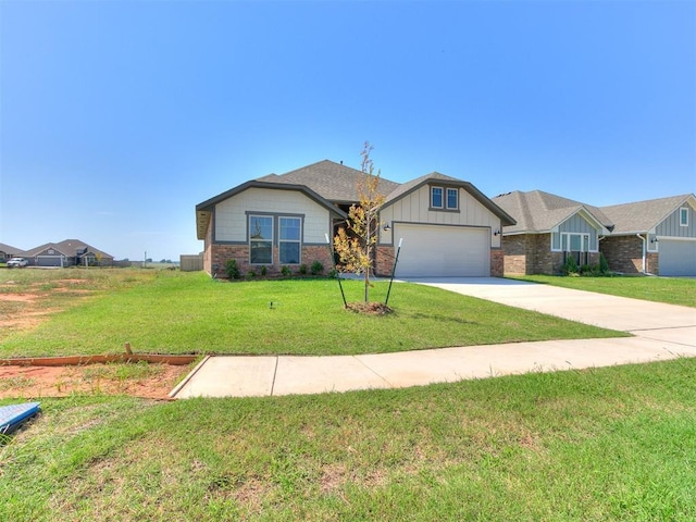 view of front facade featuring a front yard and a garage