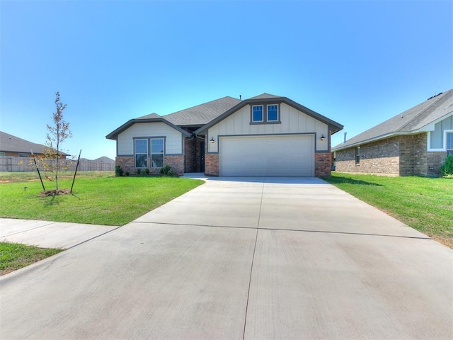 view of front facade featuring a front lawn and a garage