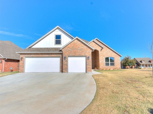 view of front of home featuring a front lawn