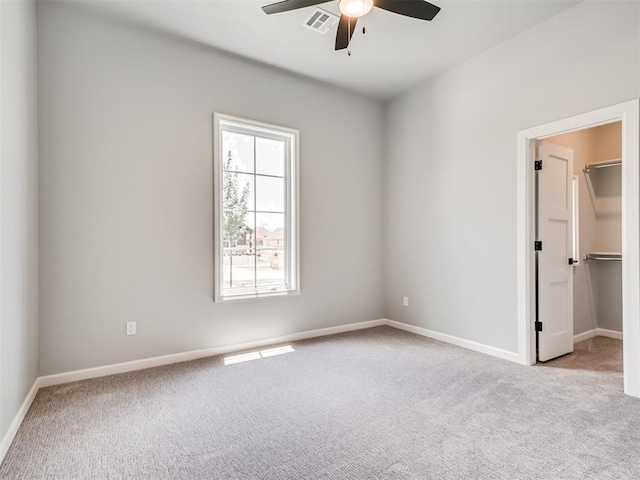 carpeted empty room featuring ceiling fan