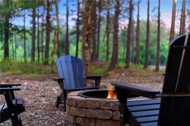 view of yard featuring an outdoor fire pit