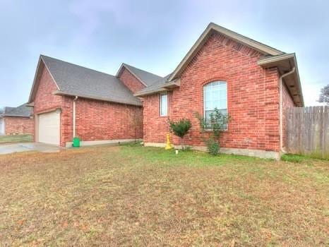 view of front of house featuring a garage and a front lawn