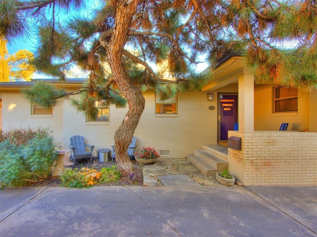 view of front of house with a patio